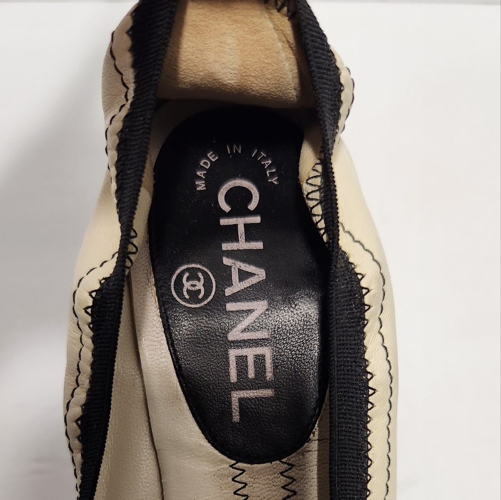 CHANEL Cream and Black CC Logo Kitten Heel Pumps - Picture 8 of 14